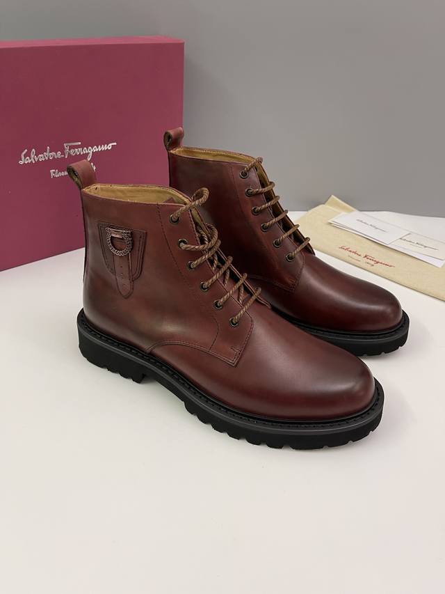 Ferraga菲拉 顶级代购纪家尖端男士切尔西皮靴新品 戎马风情，专柜同步 原厂配置、意大利进口牛皮 ，高品质标志五金，进口水染牛皮内里 柔软舒适 牛皮鞋垫 鞋