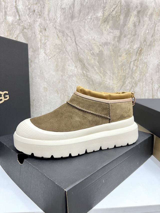 情侣款 Ugg Tasman Weather Hybrid一秒蹬雪地靴 王一博同款经典tasman鞋型之设计环保防水防雪材质兼具时髦与功能属性，同时搭配全新ug