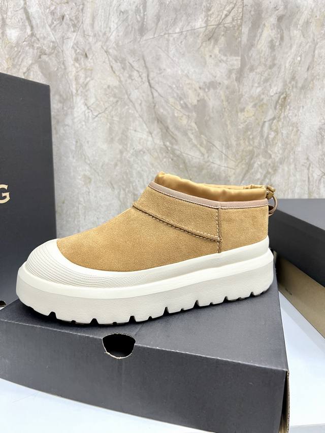 情侣款 Ugg Tasman Weather Hybrid一秒蹬雪地靴 王一博同款经典tasman鞋型之设计环保防水防雪材质兼具时髦与功能属性，同时搭配全新ug