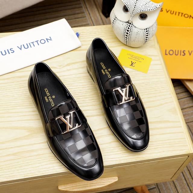 工厂价 里 Louis Vuitton 路易威登 新款男士休闲商务皮鞋官网原版复制，鞋面采用进口官网1:1材料制作意大利牛皮面，水染皮内里绝非一般的工艺制造，大