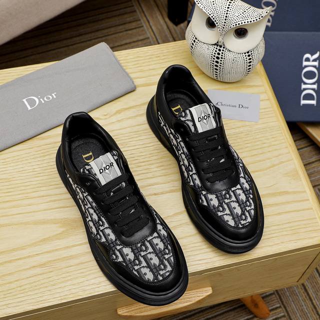 工厂价 Dior 高端顶级代购最新专柜同步发售，意大利原版 品牌图腾布匹车缝品牌布标 撘配小牛皮 凸显高端 贵气 档次 做工考究 原版内里 鞋底：原厂特供原版双