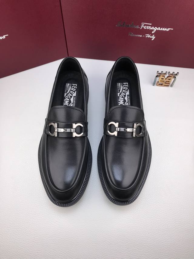 Ferragamo 高品质 超软牛皮 商务小皮鞋 进口胎牛 皮质细腻柔软 裹脚舒适 光泽好 档次高 质感一流 优质的五金logo 柔软的羊皮里 橡胶软底 柔软轻