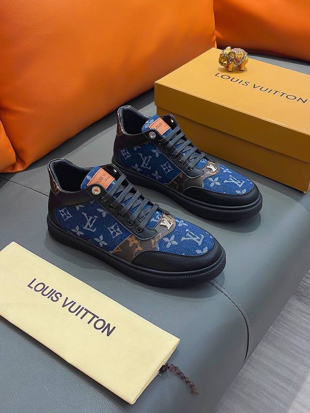 商品名称：Louis Vuitton 路易 威登 正规码数: 38-44 高帮鞋 商品材料：精选 牛皮鞋面，柔软羊皮内里；原厂大底。