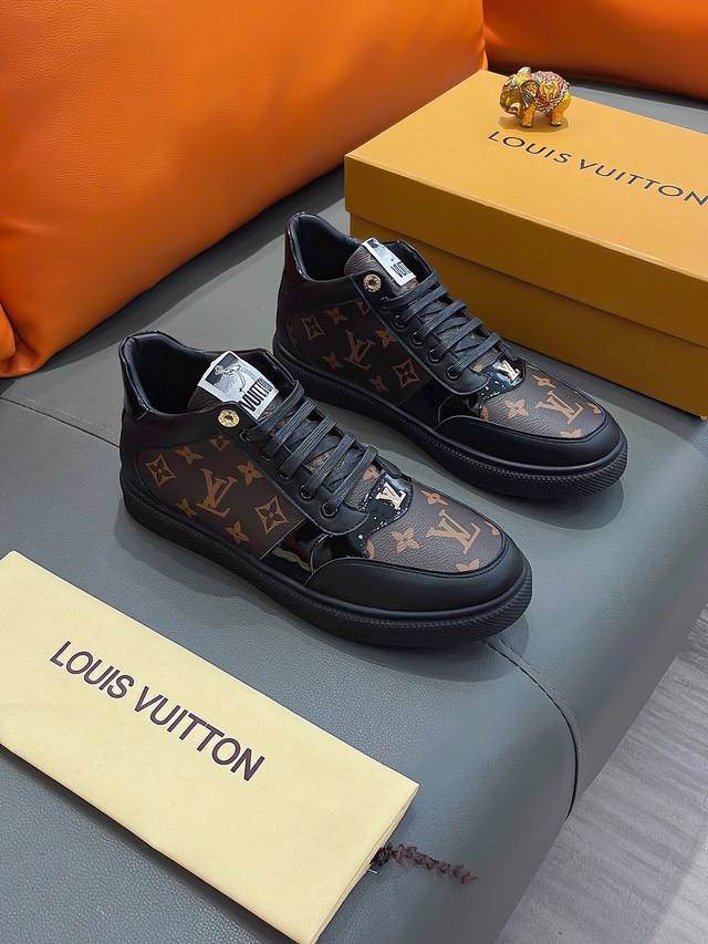 商品名称：Louis Vuitton 路易 威登 正规码数: 38-44 高帮鞋 商品材料：精选 牛皮鞋面，柔软羊皮内里；原厂大底。