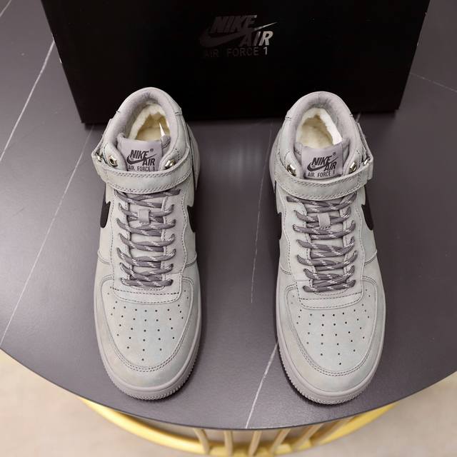 实价 现货情侣款 Nike Air Jordan1 冬季运动板鞋 加毛款 Aj经典鞋型不变的基础上内里羊毛 真的很加分！原厂材料fk 鞋面进口头层牛皮 三色高帮