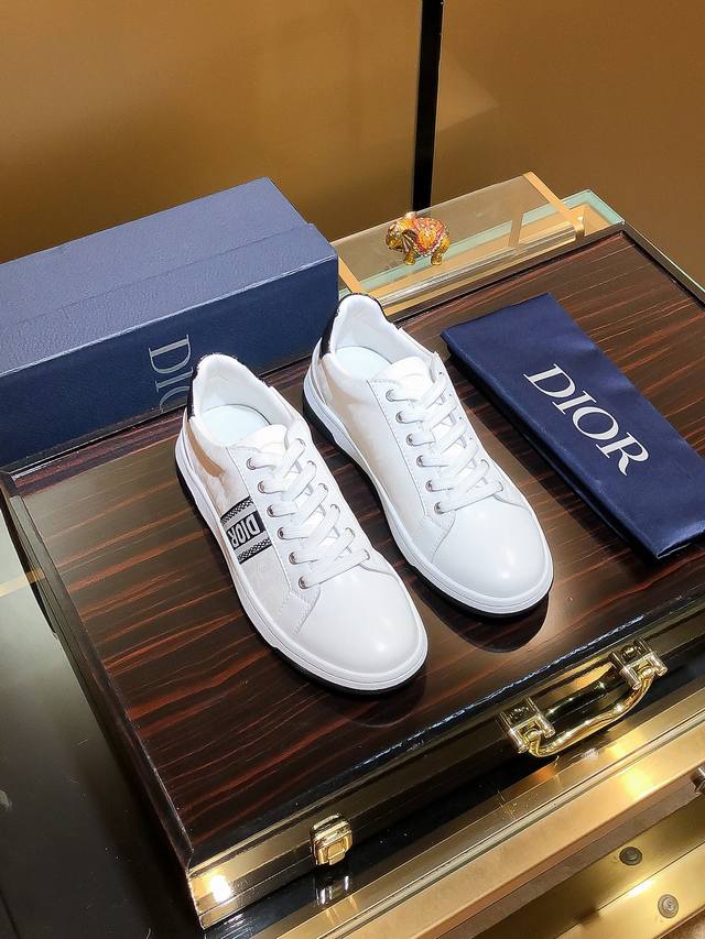 商品名称：Dior 迪奥 正规码数: 38-44 休闲鞋 商品材料：精选 牛皮鞋面，柔软羊皮内里；原厂大底。