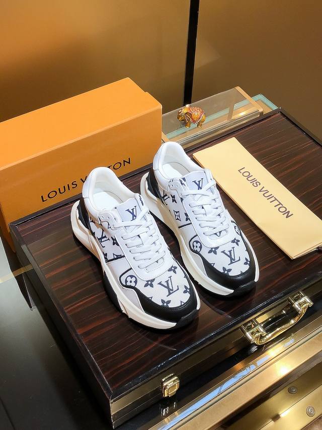 商品名称：Louis Vuitton 路易 威登 正规码数: 38-44 休闲鞋 商品材料：精选 牛皮鞋面，柔软羊皮内里；原厂大底。