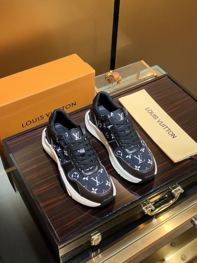 商品名称：Louis Vuitton 路易 威登 正规码数: 38-44 休闲鞋 商品材料：精选 牛皮鞋面，柔软羊皮内里；原厂大底。