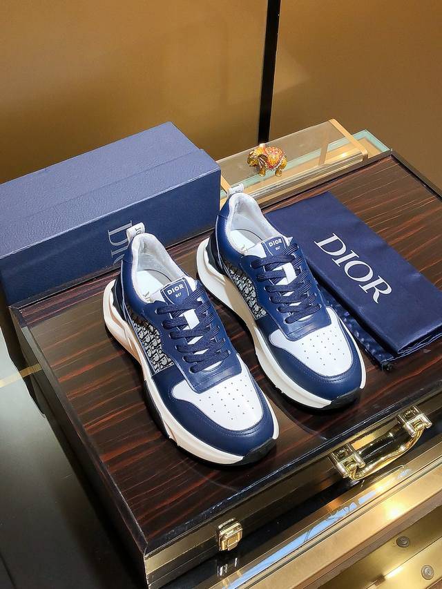 商品名称：Dior 迪奥 正规码数: 38-44 休闲鞋 商品材料：精选 牛皮鞋面，柔软羊皮内里；原厂大底。