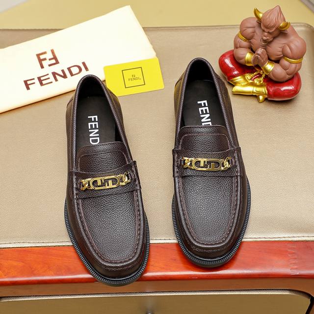 工厂价 Fendi 最新男士正装皮鞋经典系列不容错过头层采用进口头层牛皮原单品质，皮质光滑细腻版型超赞，完美流线型轮廓皮内里，3色，码数38-45