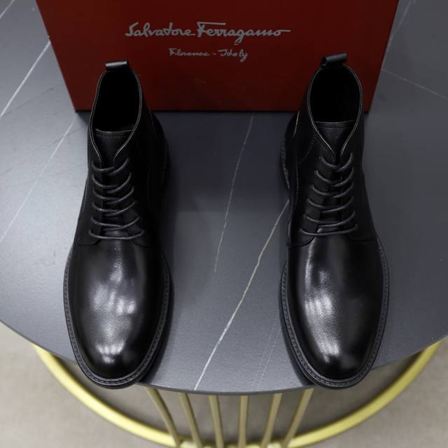 原单品质： 品牌：Ferragamo 菲拉格慕 偏大一码：男码38–44 45定做 等级：官网同款 高端男鞋 材料：原版牛皮 牛皮内里、原版大底 款式类别：切尔