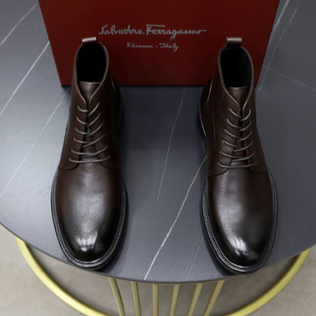 原单品质： 品牌：Ferragamo 菲拉格慕 偏大一码：男码38–44 45定做 等级：官网同款 高端男鞋 材料：原版牛皮 牛皮内里、原版大底 款式类别：切尔