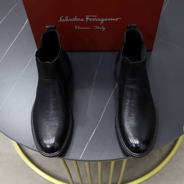 原单品质： 品牌：Ferragamo 菲拉格慕 偏大一码：男码38–44 45定做 等级：官网同款 高端男鞋 材料：原版牛皮 牛皮内里、原版大底 款式类别：切尔