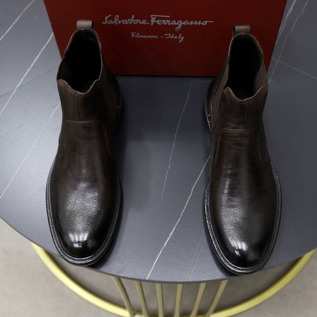 原单品质： 品牌：Ferragamo 菲拉格慕 偏大一码：男码38–44 45定做 等级：官网同款 高端男鞋 材料：原版牛皮 牛皮内里、原版大底 款式类别：切尔