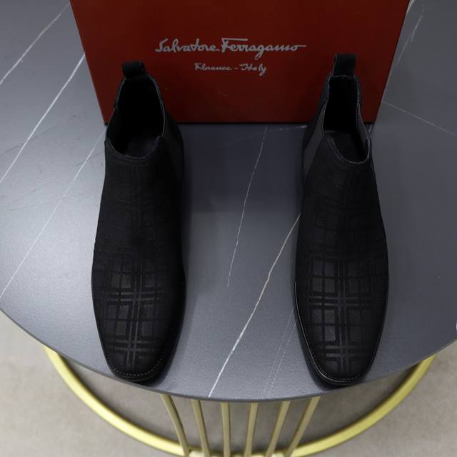 原单品质： 品牌：Ferragamo 菲拉格慕 偏大一码：男码38–44 45定做 等级：官网同款 高端男鞋 材料：原版牛皮 牛皮内里、原版大底 款式类别：切尔