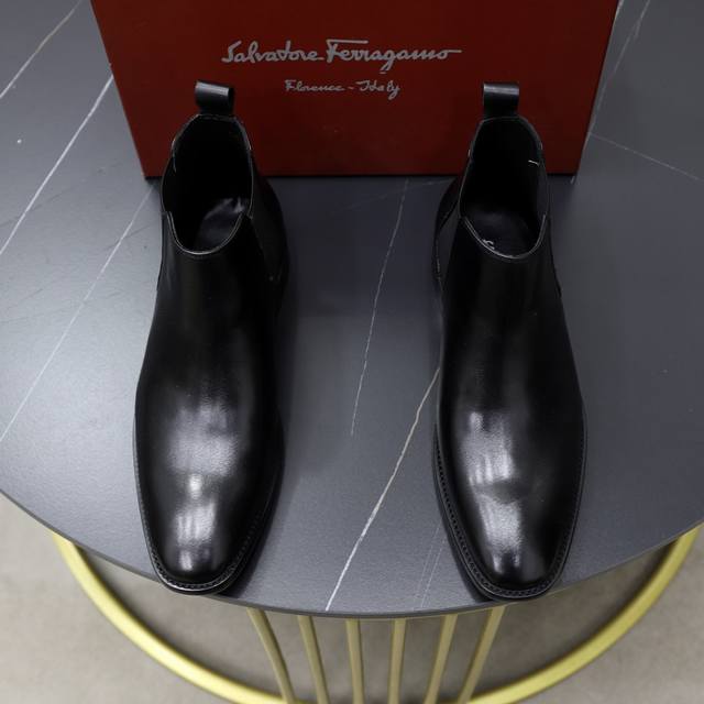 原单品质： 品牌：Ferragamo 菲拉格慕 偏大一码：男码38–44 45定做 等级：官网同款 高端男鞋 材料：原版牛皮 牛皮内里、原版大底 款式类别：切尔