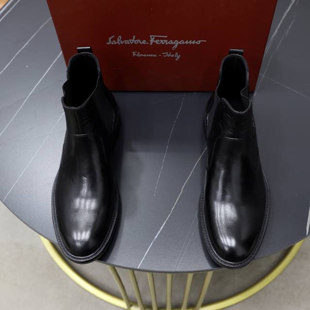 原单品质： 品牌：Ferragamo 菲拉格慕 偏大一码：男码38–44 45定做 等级：官网同款 高端男鞋 材料：原版牛皮 牛皮内里、原版大底 款式类别：切尔