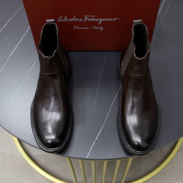 原单品质： 品牌：Ferragamo 菲拉格慕 偏大一码：男码38–44 45定做 等级：官网同款 高端男鞋 材料：原版牛皮 牛皮内里、原版大底 款式类别：切尔