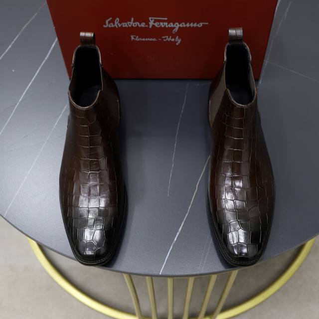 原单品质： 品牌：Ferragamo 菲拉格慕 偏大一码：男码38–44 45定做 等级：官网同款 高端男鞋 材料：原版牛皮 牛皮内里、原版大底 款式类别：切尔