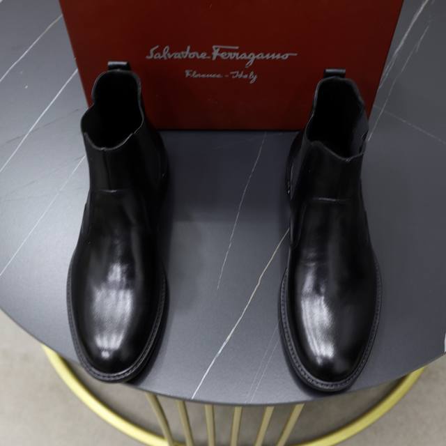 原单品质： 品牌：Ferragamo 菲拉格慕 偏大一码：男码38–44 45定做 等级：官网同款 高端男鞋 材料：原版牛皮 牛皮内里、原版大底 款式类别：切尔