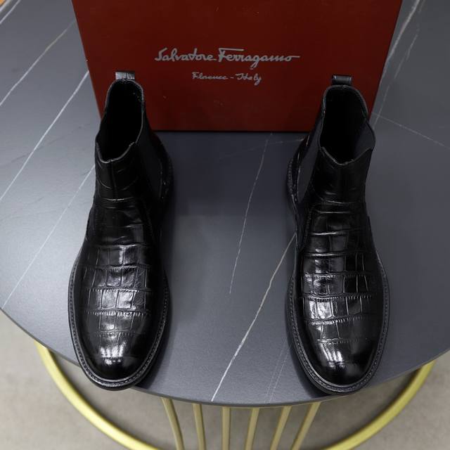 原单品质： 品牌：Ferragamo 菲拉格慕 偏大一码：男码38–44 45定做 等级：官网同款 高端男鞋 材料：原版牛皮 牛皮内里、原版大底 款式类别：切尔