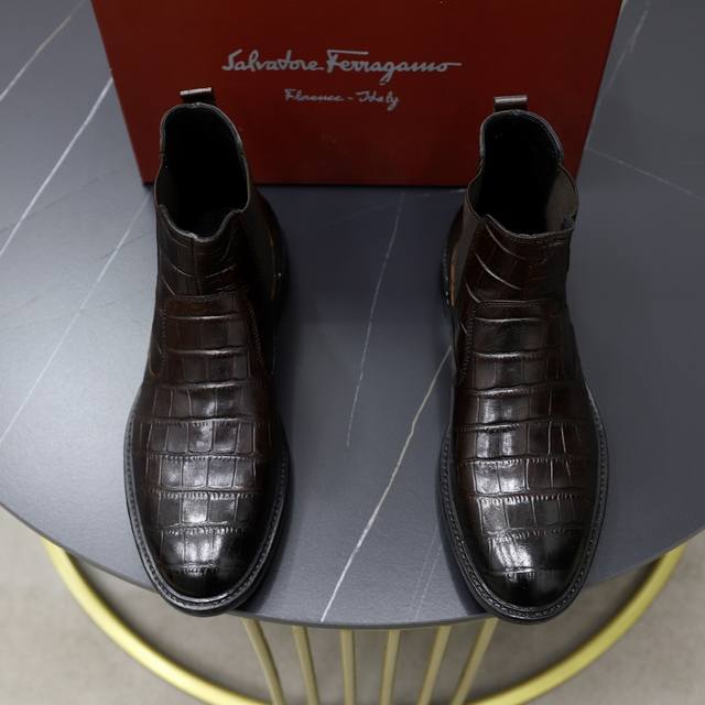 原单品质： 品牌：Ferragamo 菲拉格慕 偏大一码：男码38–44 45定做 等级：官网同款 高端男鞋 材料：原版牛皮 牛皮内里、原版大底 款式类别：切尔