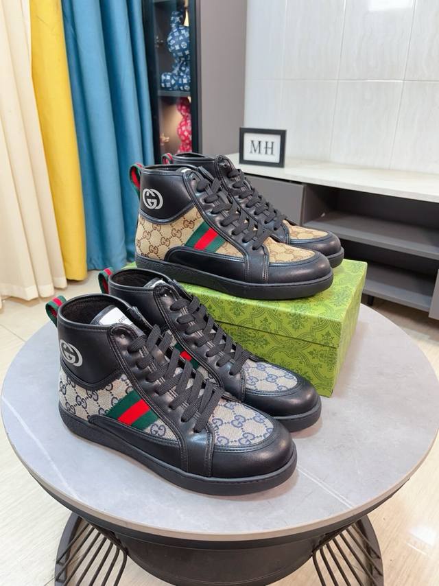 出厂价 Gucci 古奇 高帮顶级奢侈品牌，最新時尚休闲男鞋，潮流百搭之款，轻松运动风，鞋面意大利进口牛皮帆布拼接真皮内里 加超精细做工。原版个性时尚半气垫增高