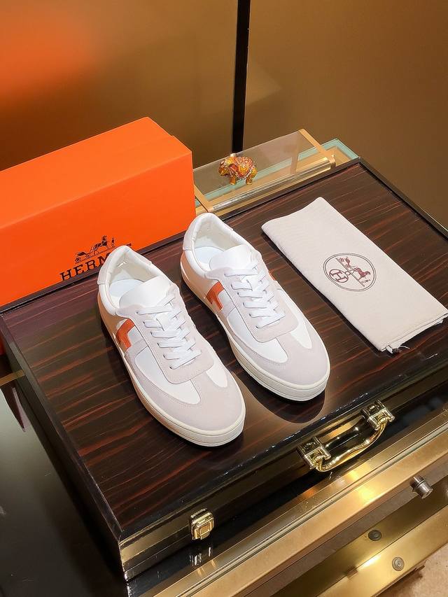 商品名称：Hermes 爱马仕 正规码数: 38-44 休闲鞋 商品材料：精选 牛皮鞋面，舒适羊皮内里；原厂大底。