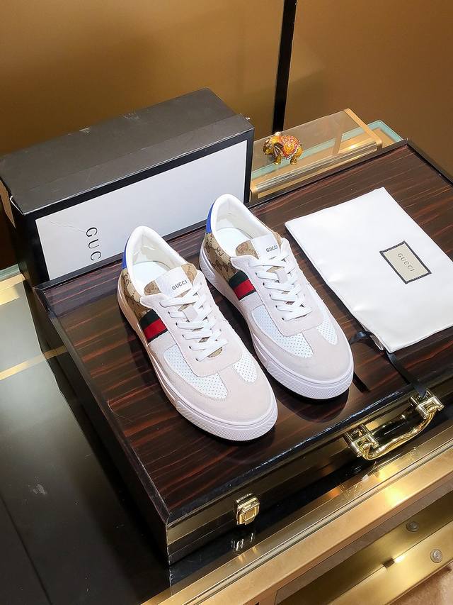 商品名称：Gucci 古驰 正规码数: 38-44 休闲鞋 商品材料：精选 牛皮鞋面，柔软羊皮内里；原厂大底。