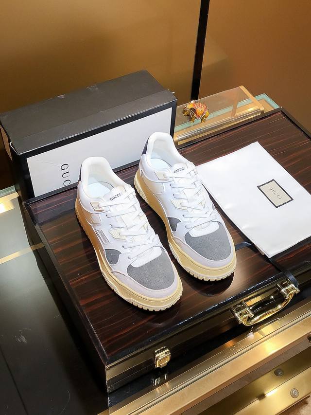 商品名称：Gucci 古驰 正规码数: 38-44 休闲鞋 商品材料：精选 牛皮鞋面，柔软羊皮内里；原厂大底。