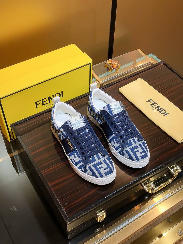 商品名称：Fendi 芬迪 正规码数: 38-44 休闲鞋 商品材料：精选 牛皮鞋面，柔软羊皮内里；原厂大底。