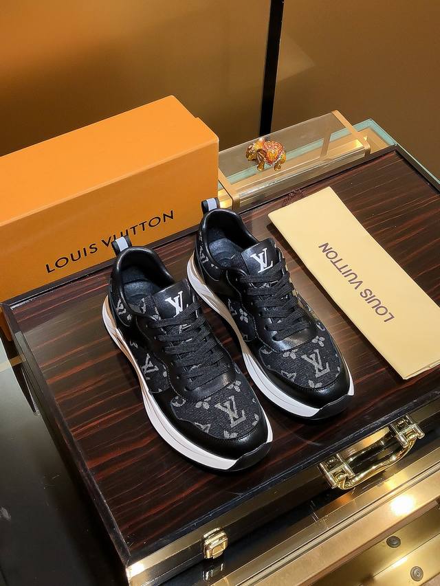 商品名称：Louis Vuitton 路易 威登 正规码数: 38-44 休闲鞋 商品材料：精选 牛皮鞋面，柔软羊皮内里；原厂大底。