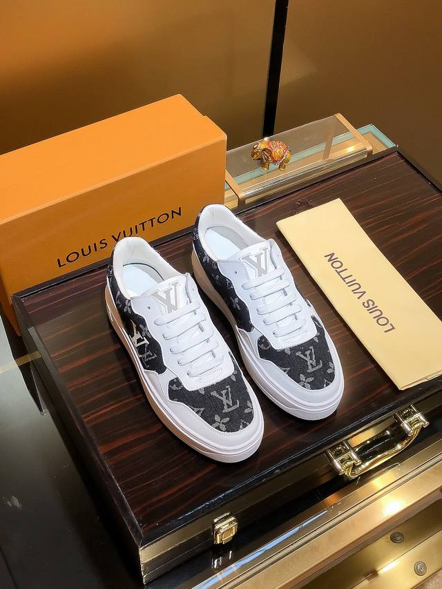 商品名称：Louis Vuitton 路易 威登 正规码数: 38-44 休闲鞋 商品材料：精选 牛皮鞋面，柔软羊皮内里；原厂大底。