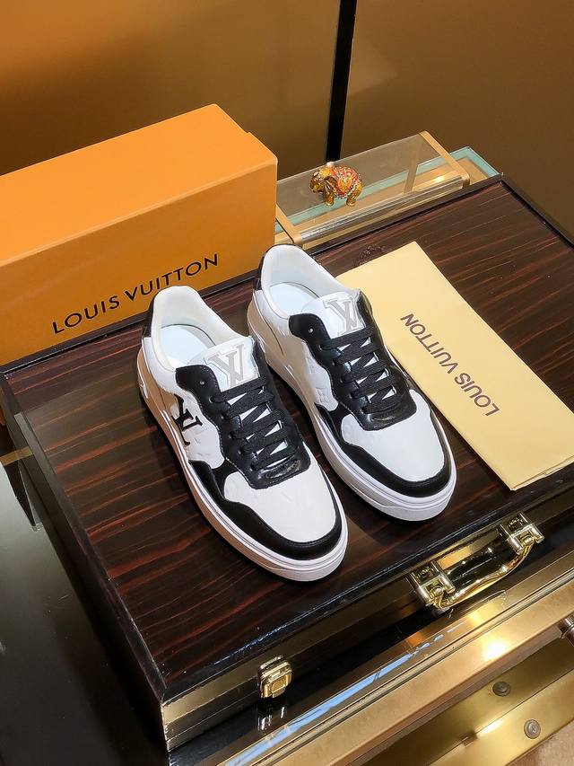 商品名称：Louis Vuitton 路易 威登 正规码数: 38-44 休闲鞋 商品材料：精选 牛皮鞋面，柔软羊皮内里；原厂大底。