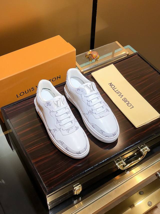 商品名称：Louis Vuitton 路易 威登 正规码数: 38-44 休闲鞋 商品材料：精选 牛皮鞋面，柔软羊皮内里；原厂大底。