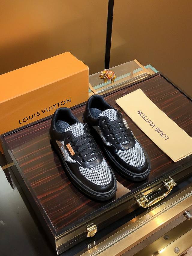 商品名称：Louis Vuitton 路易 威登 正规码数: 38-44 休闲鞋 商品材料：精选 牛皮鞋面，柔软羊皮内里；原厂大底。