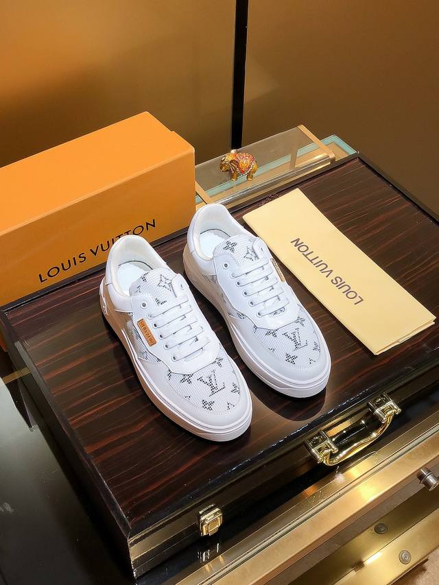 商品名称：Louis Vuitton 路易 威登 正规码数: 38-44 休闲鞋 商品材料：精选 牛皮鞋面，柔软羊皮内里；原厂大底。