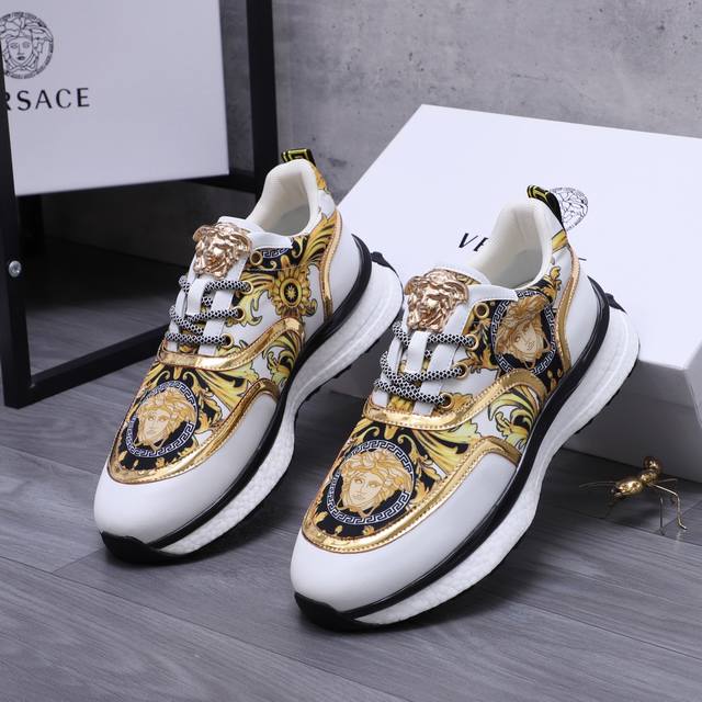 商品商标：Versace 范思哲 休闲鞋 正码码数: 38-44 商品材料：精选牛拼接透气鞋面 透气网内里 橡胶大底