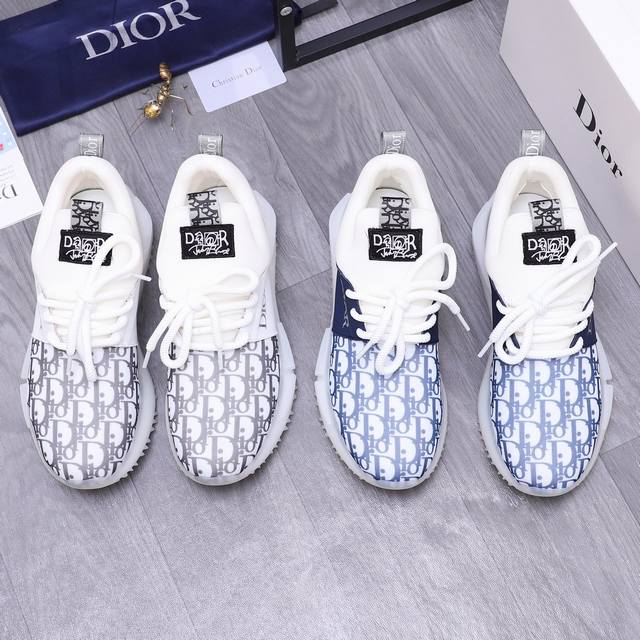 商品商标：Dior 迪奥 休闲鞋 正码码数: 38-44 商品材料：精选牛皮拼接印花鞋面 网内里 橡胶大底