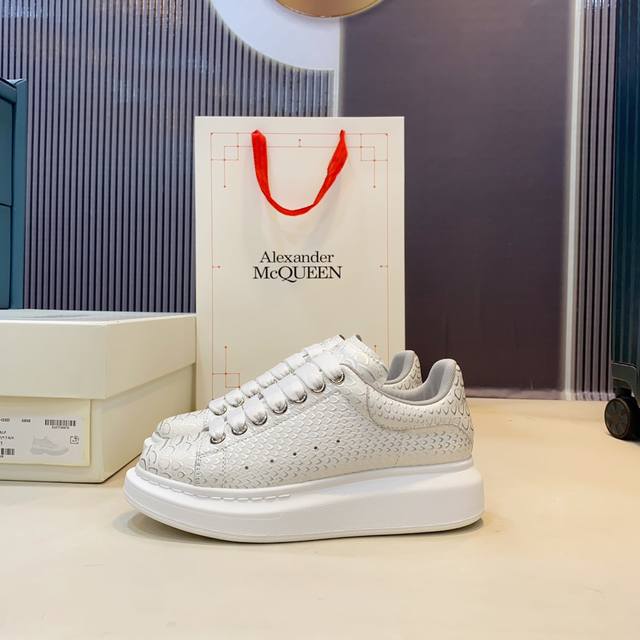 Alexander Mcqueen 情侣款 P: 女款少10 Size： 女35-40男39-45 女40.男45 订做 Alexander Mcqueen麦昆