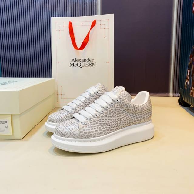 Alexander Mcqueen 情侣款 P: 女款少10 Size： 女35-40男39-45 女40.男45 订做 Alexander Mcqueen麦昆