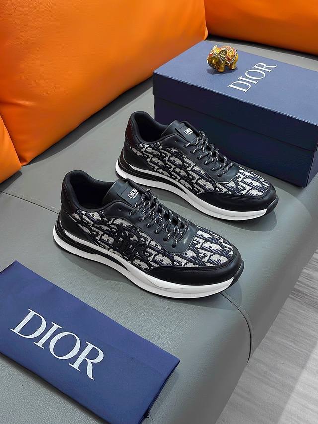 商品名称：Dior 迪奥 正规码数: 38-44 休闲鞋 商品材料：精选 牛皮鞋面，柔软羊皮内里；原厂大底。