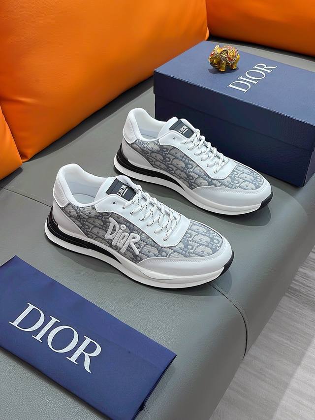 商品名称：Dior 迪奥 正规码数: 38-44 休闲鞋 商品材料：精选 牛皮鞋面，柔软羊皮内里；原厂大底。