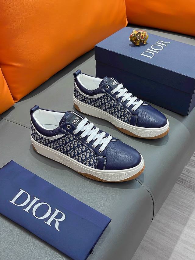 商品名称：Dior 迪奥 正规码数: 38-44 休闲鞋 商品材料：精选 牛皮鞋面，柔软羊皮内里；原厂大底。