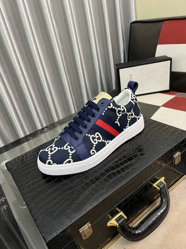 出厂价： 古奇gucci* 最新爆款休闲鞋，顶端品牌奢侈～代购，顶级～质量。鞋面選用进口透气织网搭配材质透气运动内里 精细做工。原版个性时尚柔软橡膠耐磨大底，码