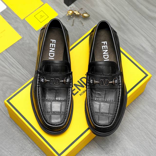 商品商标：Fendi 芬迪 套脚皮鞋 正码码数: 38-45 商品材料：精选 牛皮压纹鞋面 牛皮内里 原版大底