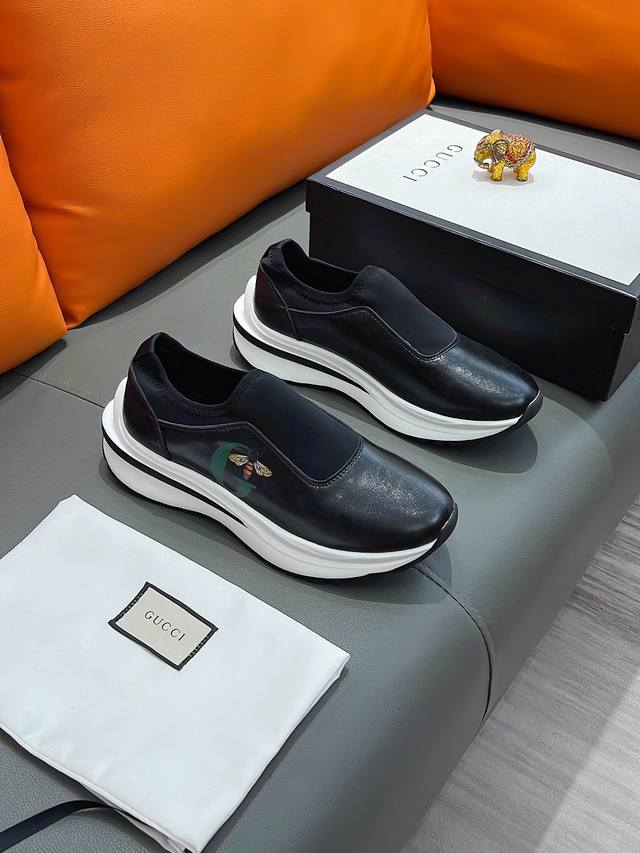 商品名称：Gucci 古驰 正规码数: 38-44 套脚鞋 商品材料：精选 牛皮鞋面，柔软羊皮内里；原厂大底。