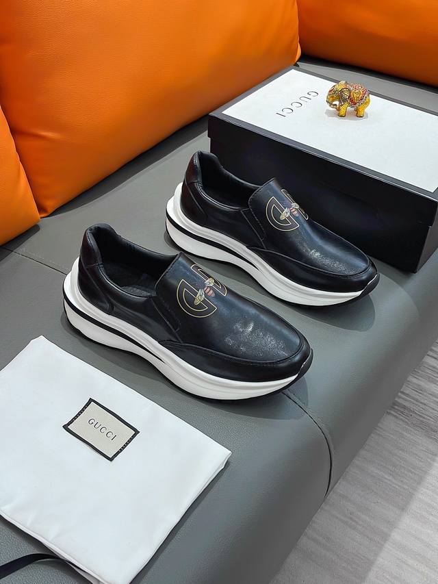 商品名称：Gucci 古驰 正规码数: 38-44 套脚鞋 商品材料：精选 牛皮鞋面，柔软羊皮内里；原厂大底。