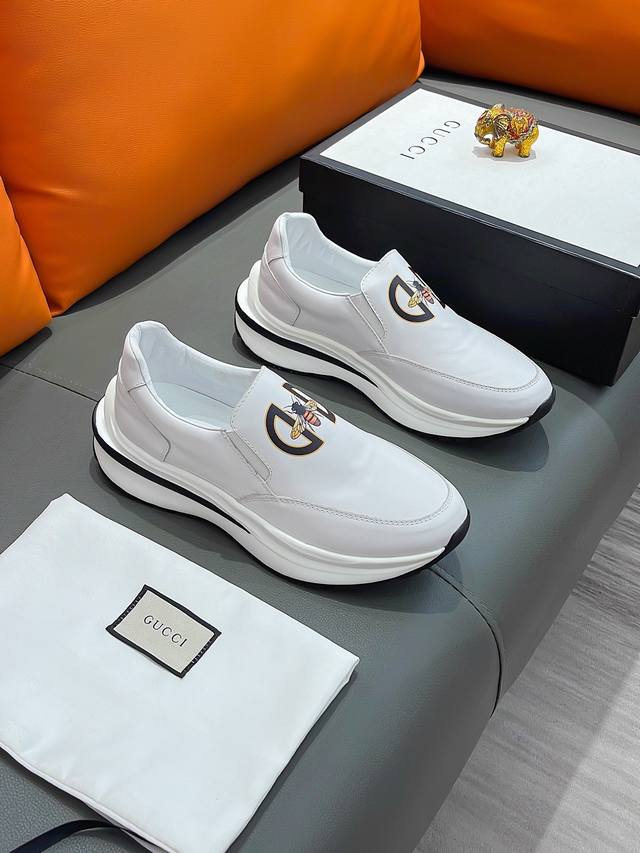 商品名称：Gucci 古驰 正规码数: 38-44 套脚鞋 商品材料：精选 牛皮鞋面，柔软羊皮内里；原厂大底。