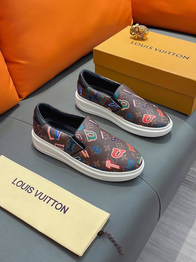 商品名称：Louis Vuitton 路易 威登 正规码数: 38-44 套脚鞋 商品材料：精选 牛皮鞋面，柔软羊皮内里；原厂大底。